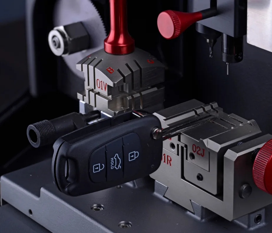 Professional car key cutting and programming service for Boca Raton residents