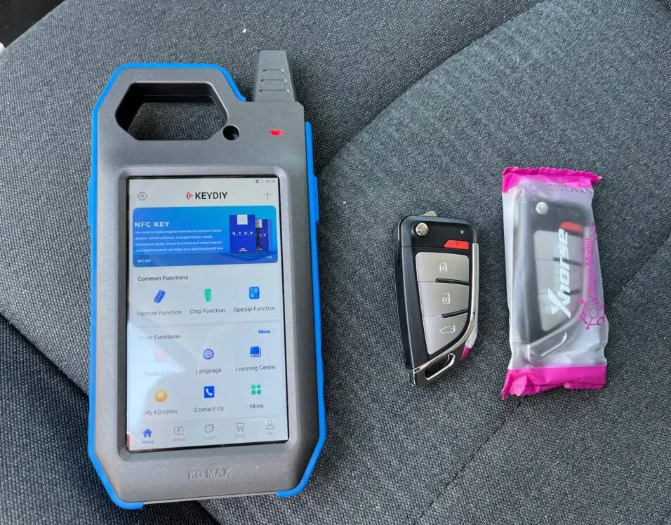 Automotive locksmith programming car key fob with diagnostic tool
